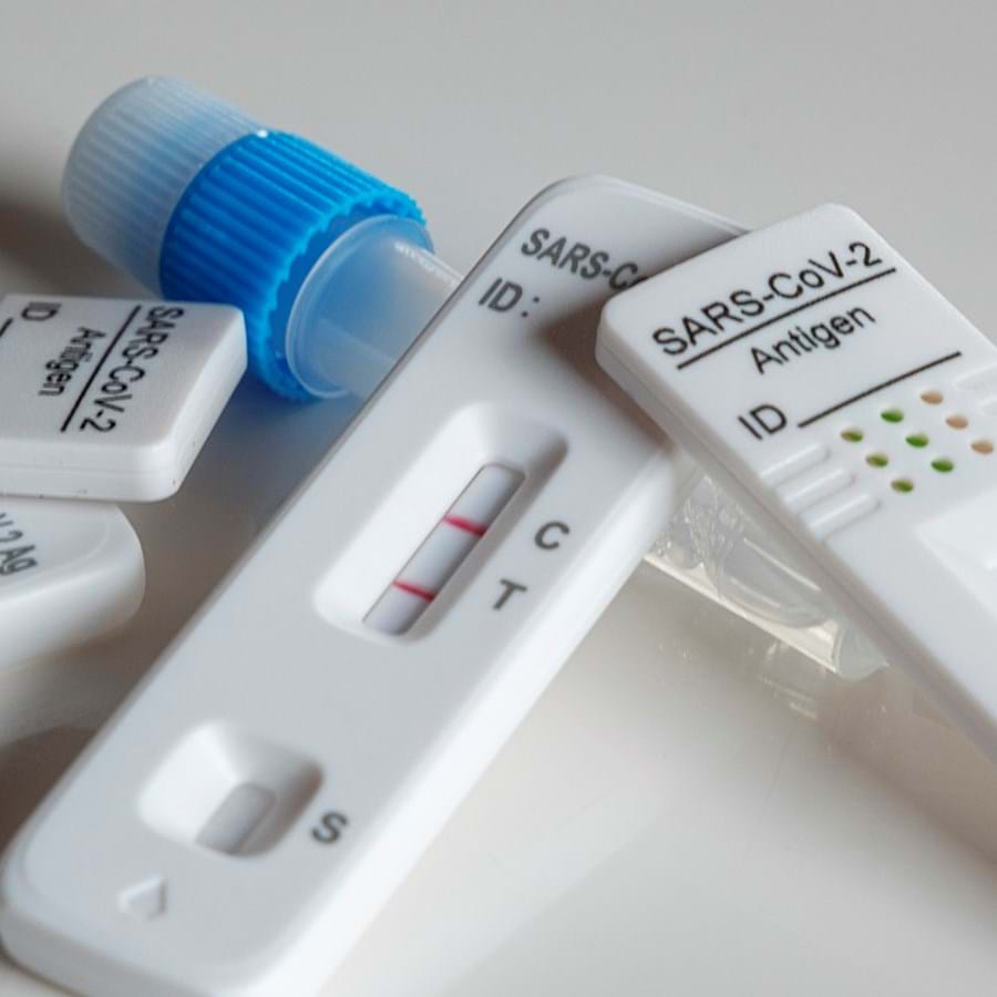 Kleiner Haufen von Sars-Cov-2 Antigen-Tests